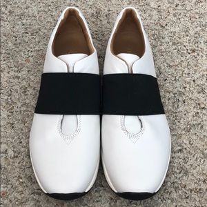 Vionic athletic shoes size 10